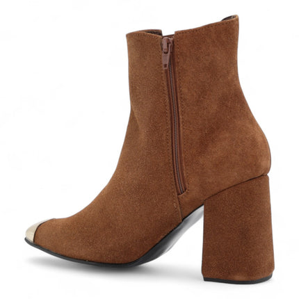 Botin cafe con detalle dorado