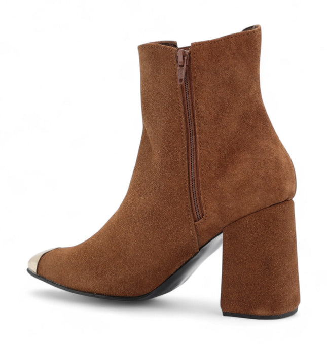 Botin cafe con detalle dorado