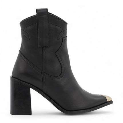 Botin negro con detalle dorado