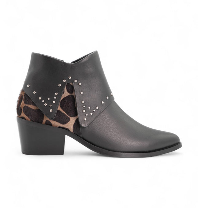 Botin negro con talon de piel