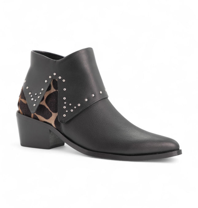 Botin negro con talon de piel