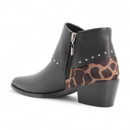 Botin negro con talon de piel