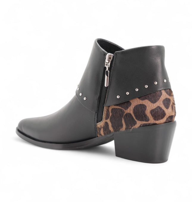 Botin negro con talon de piel