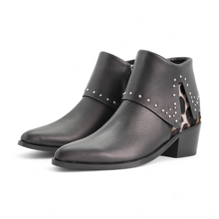 Botin negro con talon de piel