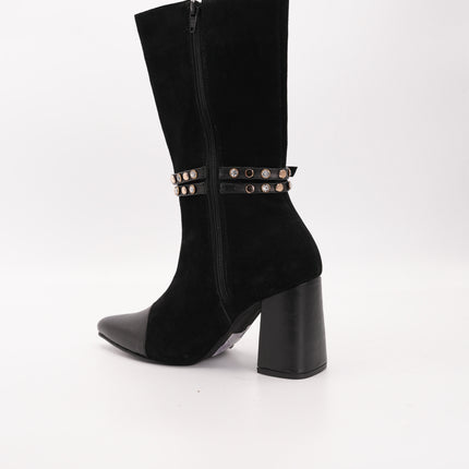 Bota en cuero gamuza con correa