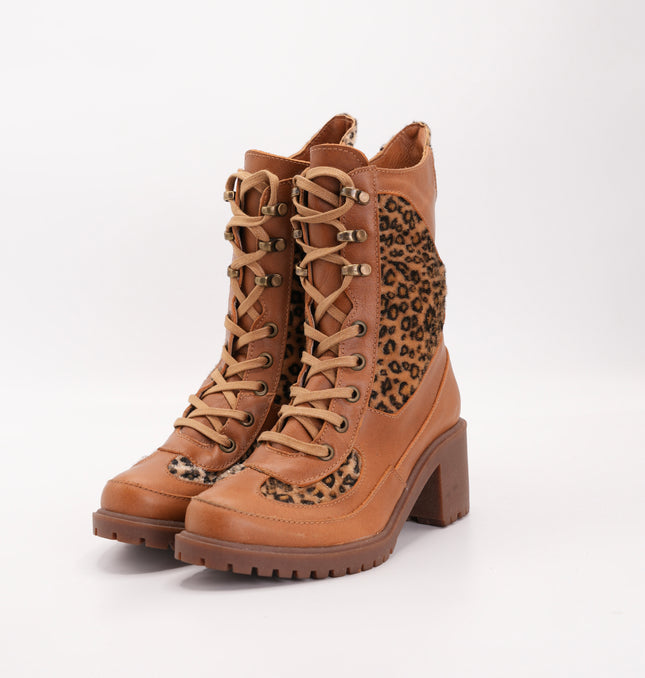 Bota en cuero miel animal print