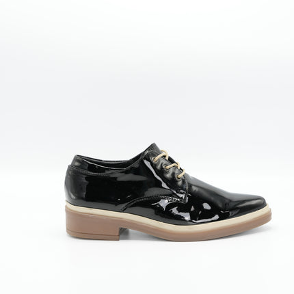 Zapato en cuero negro charol