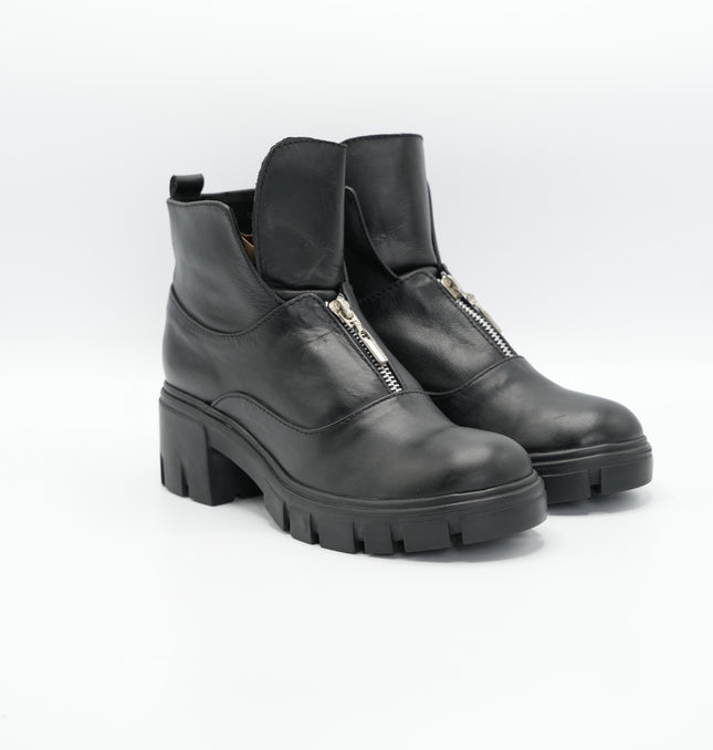 Botín en cuero negro