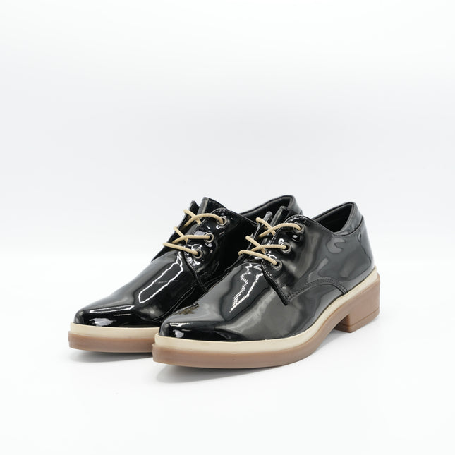 Zapato en cuero negro charol