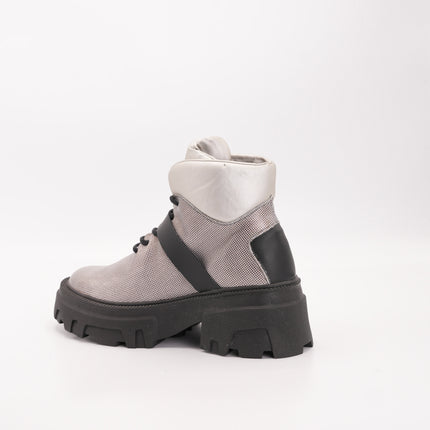 Botín en cuero con textura