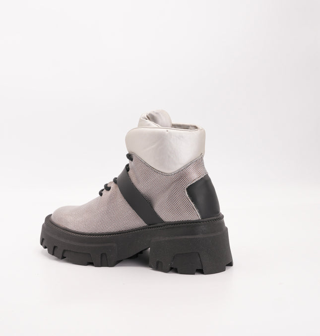 Botín en cuero con textura