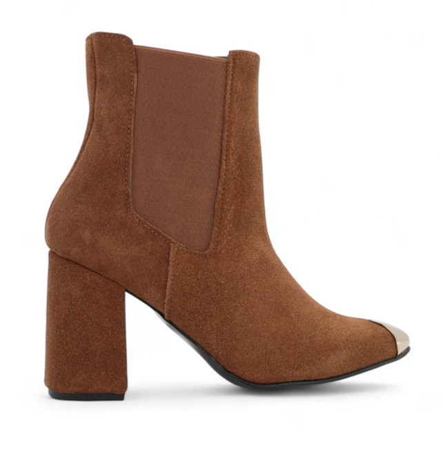 Botin cafe con detalle dorado