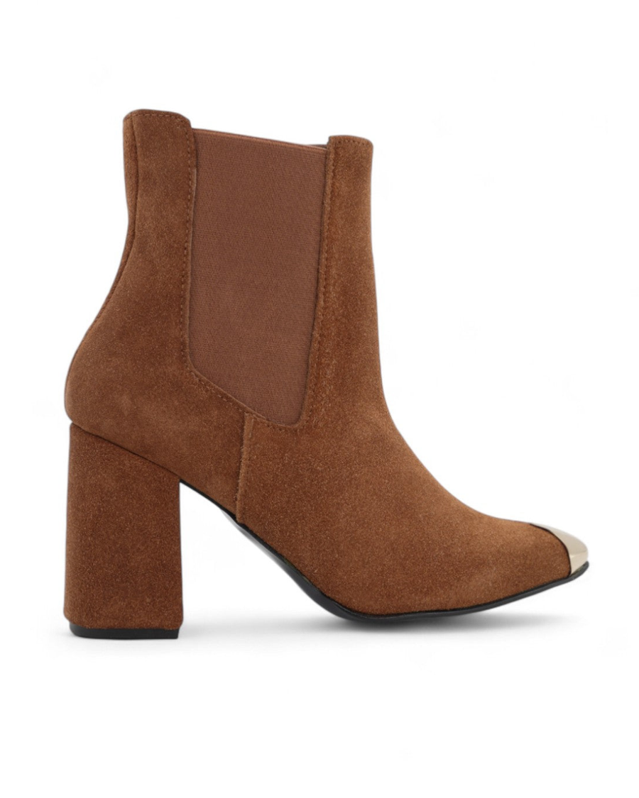 Botin cafe con detalle dorado