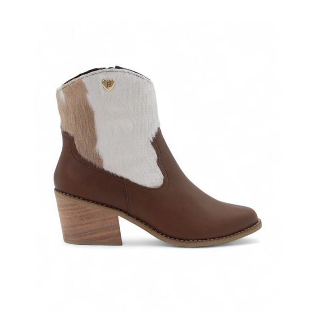 Botin cafe con detalles de cuero