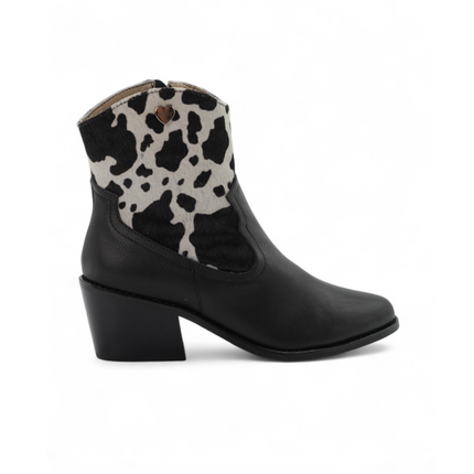 Botin negro con detalles de cuero