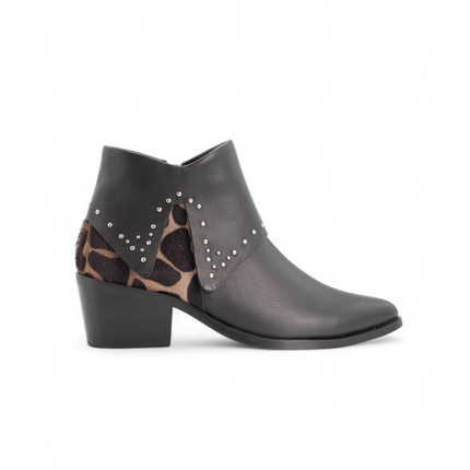 Botin negro con talon de piel